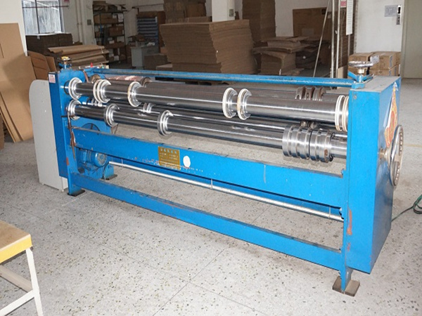 銘(ming)燊紙(zhi)箱廠(chang)3米分(fen)紙機(ji)