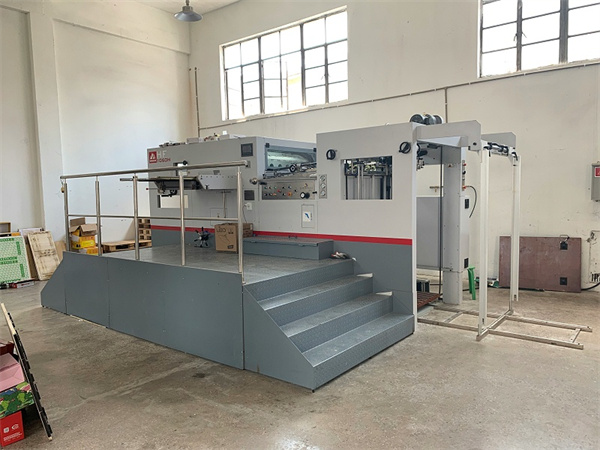 模切(qie)機設(she)備