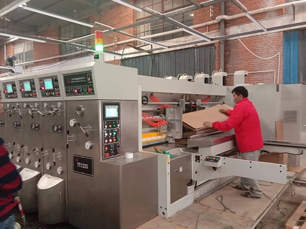 彩箱(xiang)印刷(shua)設備(bei)