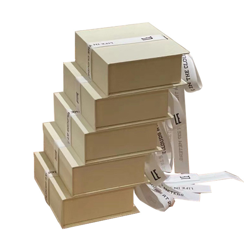 磁(ci)吸式(shi)禮盒(he)高級(ji)感翻(fan)蓋包(bao)裝盒(he)手鏈(lian)項鏈(lian)耳飾(shi)生日(ri)禮盒(he)伴手(shou)禮盒(he)批發(fa)